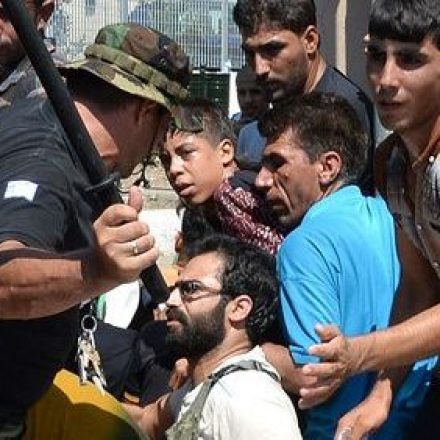 Refugees-queuing-to-register-for-papers-as-Greek-Police-lash-out-at-Syrian-immigrants